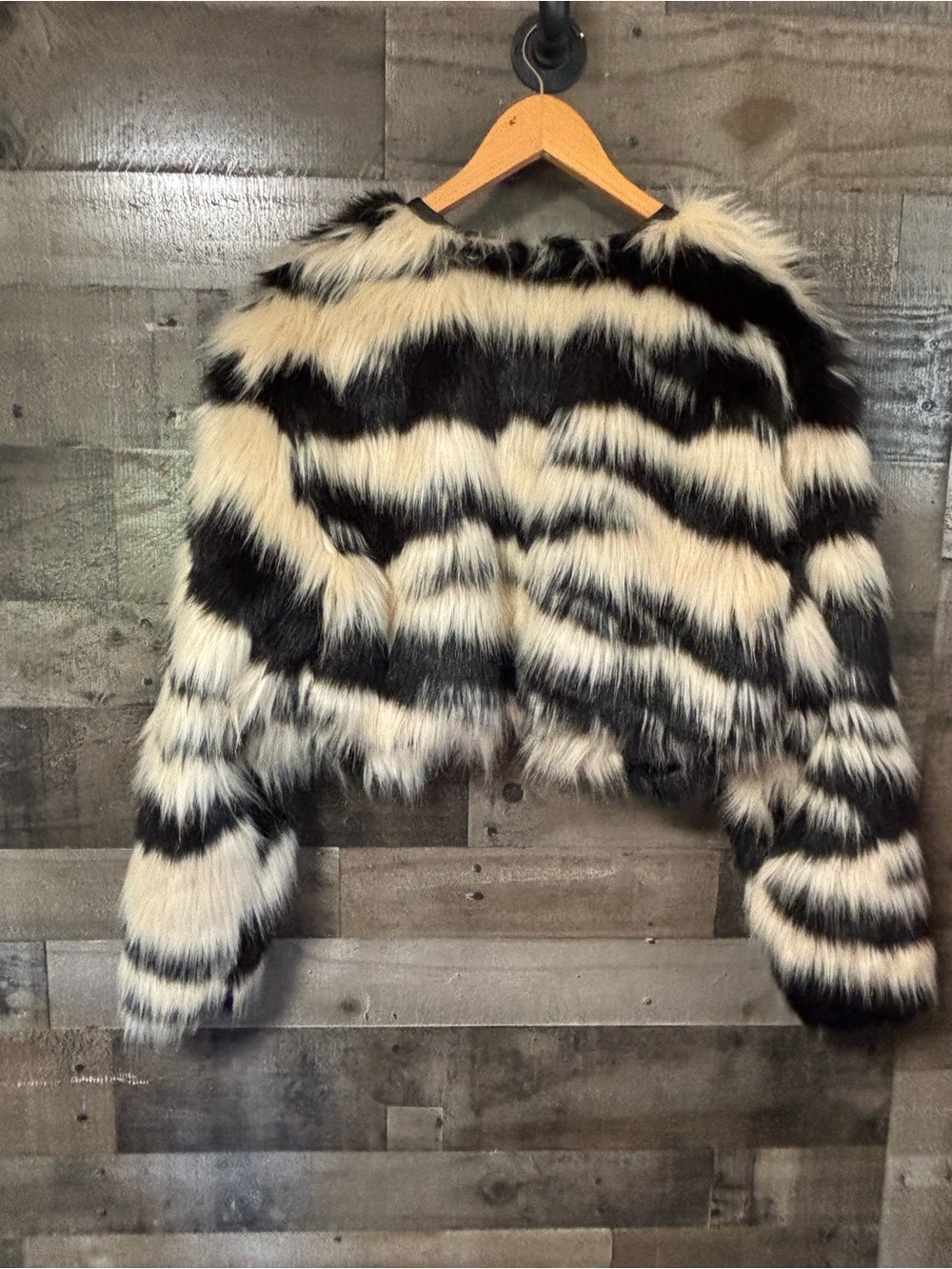 NWT Eloquii Black & Cream Striped Faux Fur Cropped Jacket 14 - Picture 9 of 16